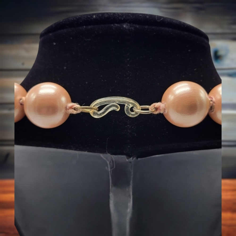 Vintage 1960's Peach Moonglow Bead Necklace - Picture 3 of 8